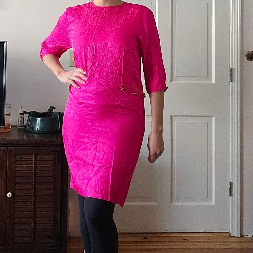 Jack Mulqueen 10/12 vintage textured silk magenta dress w gold side buttons